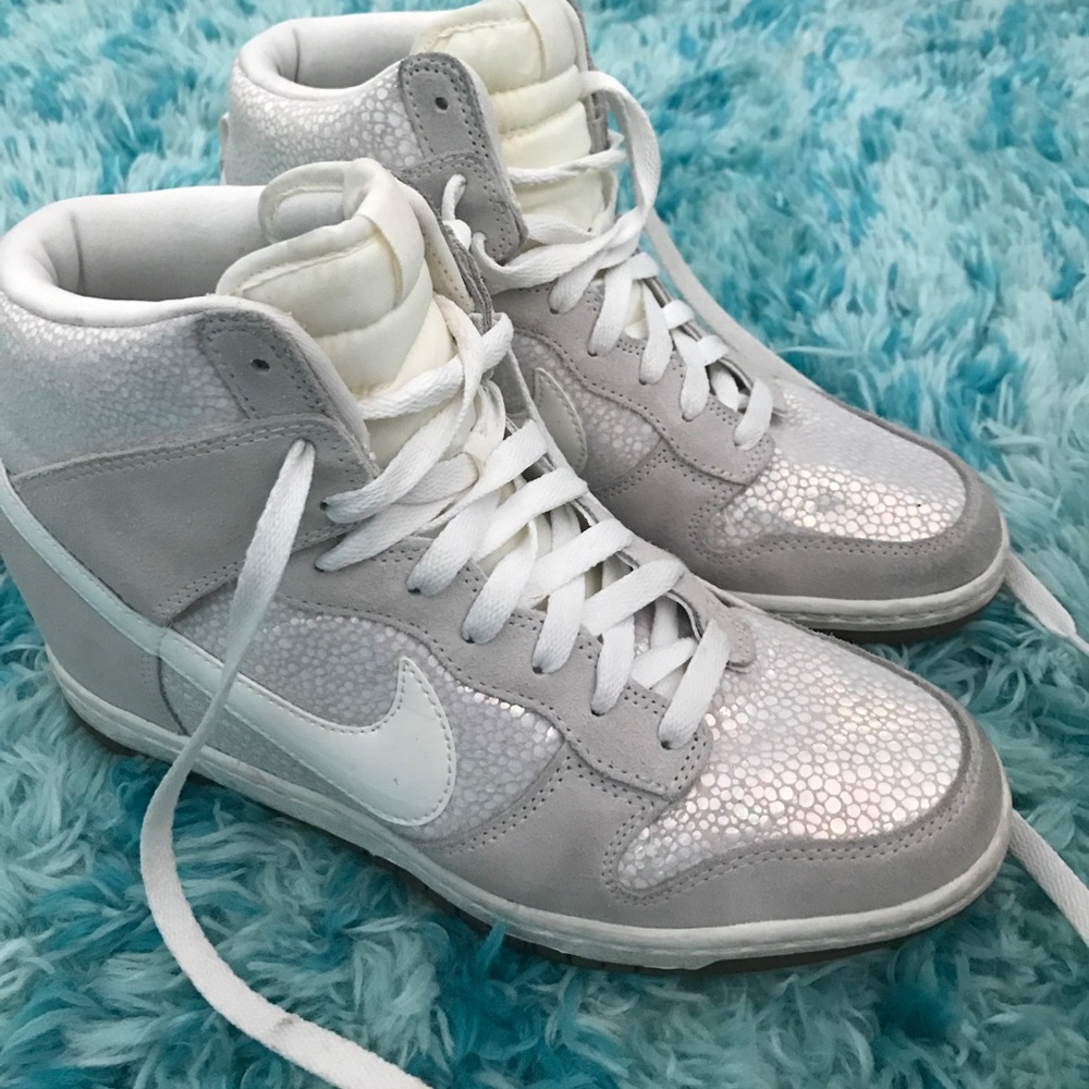 NIKE Women's White/Silver Sky High Wedges
