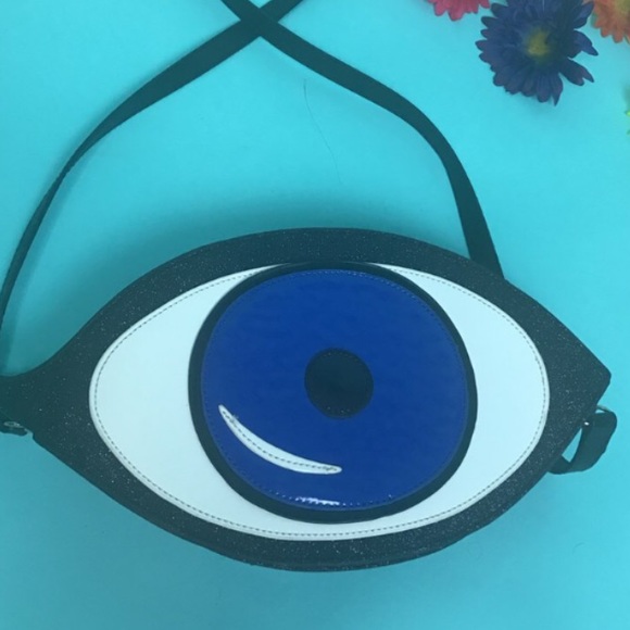 Handbags - Adorable eyeball bag