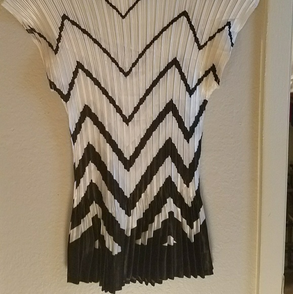 blouse - Picture 2 of 2