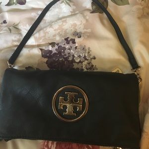 black magnetic clutch bag