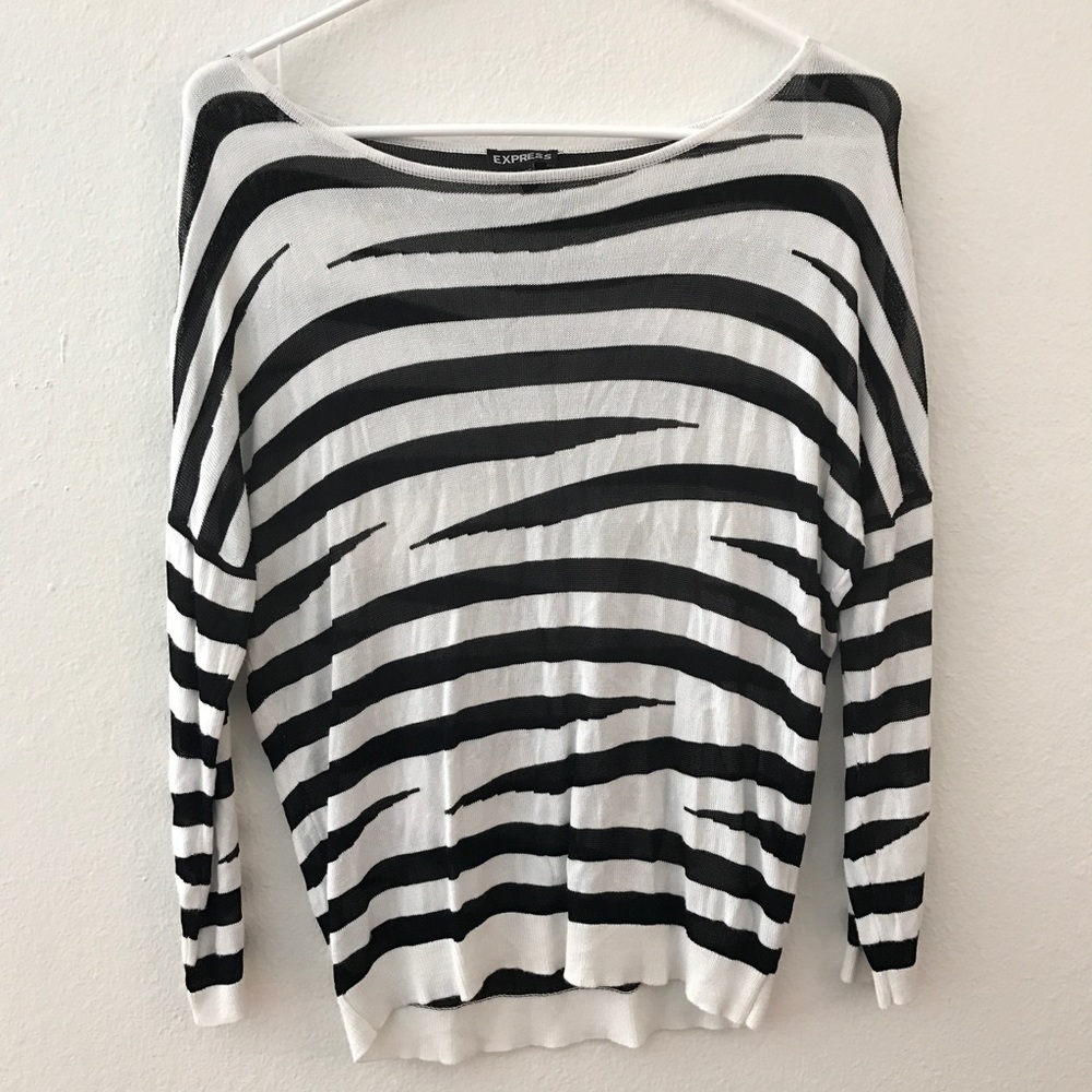 Express Women’s Quarter-Sleeve Too