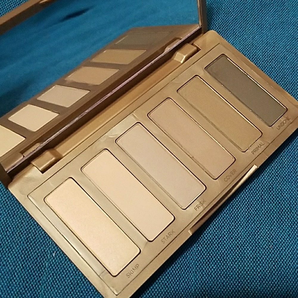 SOLD Urban Decay Naked 2 Basics Eyeshadow Palette