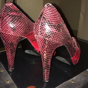 Nine West Red & Black Snake Skin Heels