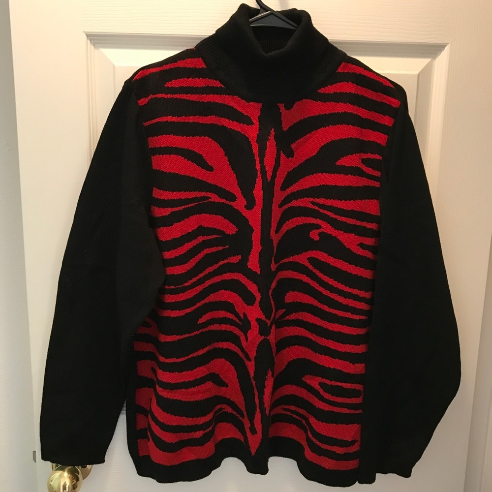 ANIMAL PRINT TURTLENECK SWEATER TOP