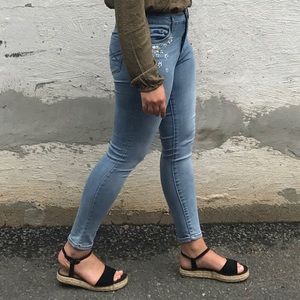 AEROPOSTALE embroidered light denim jeans