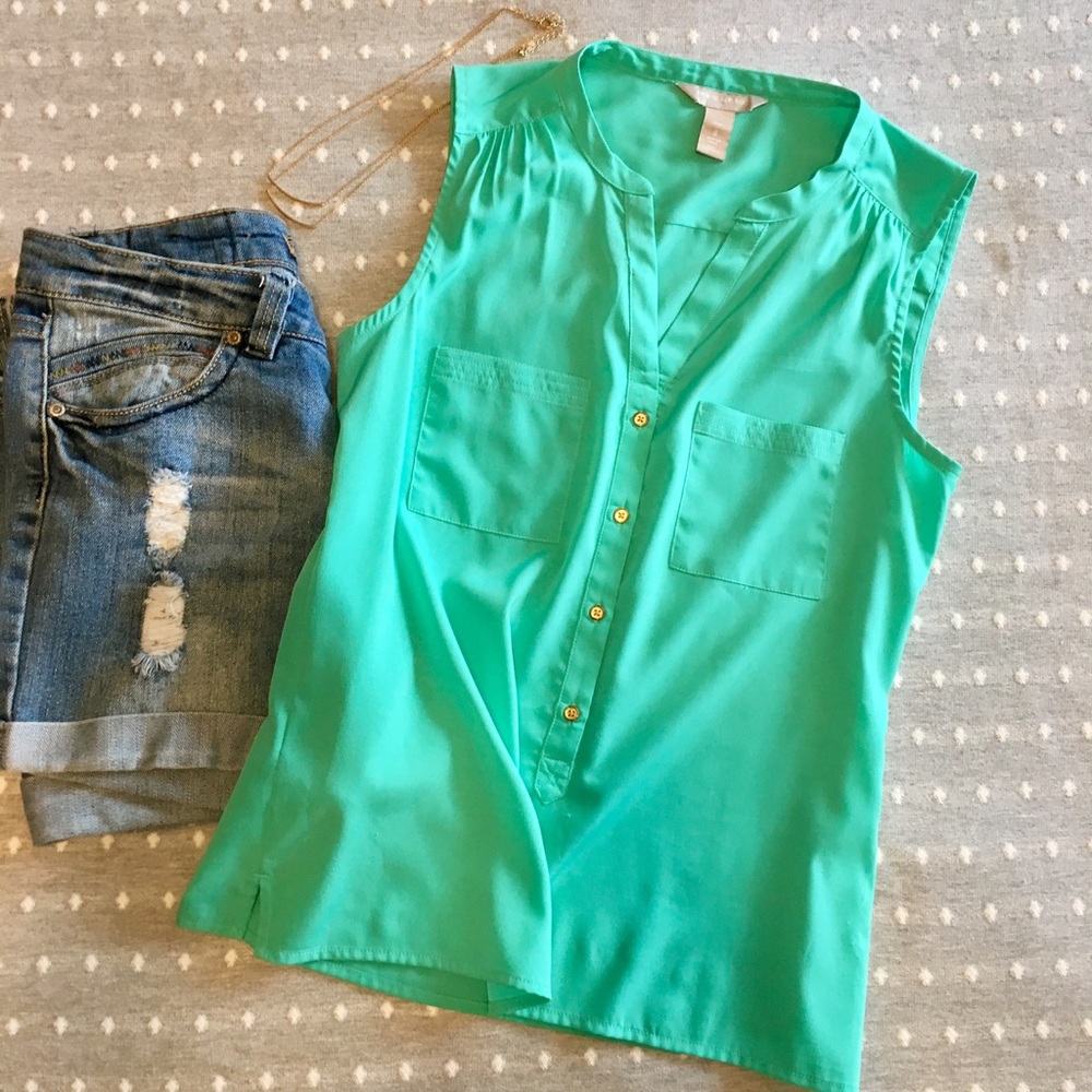 ❎SOLD❎  BR - silky tank with gold button detail
