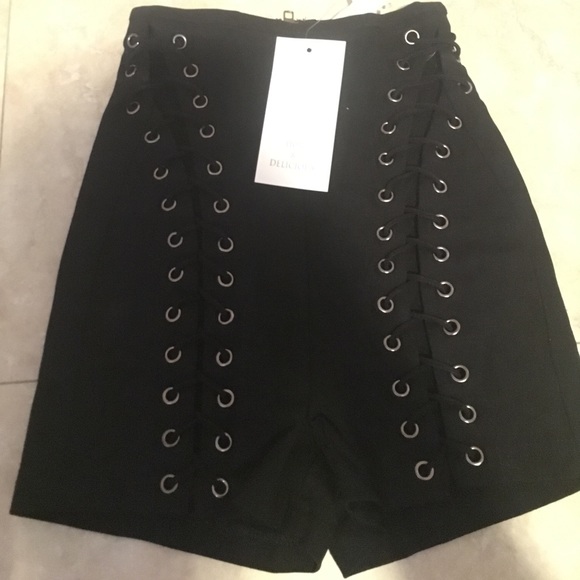 Lace up black shorts - Picture 1 of 2