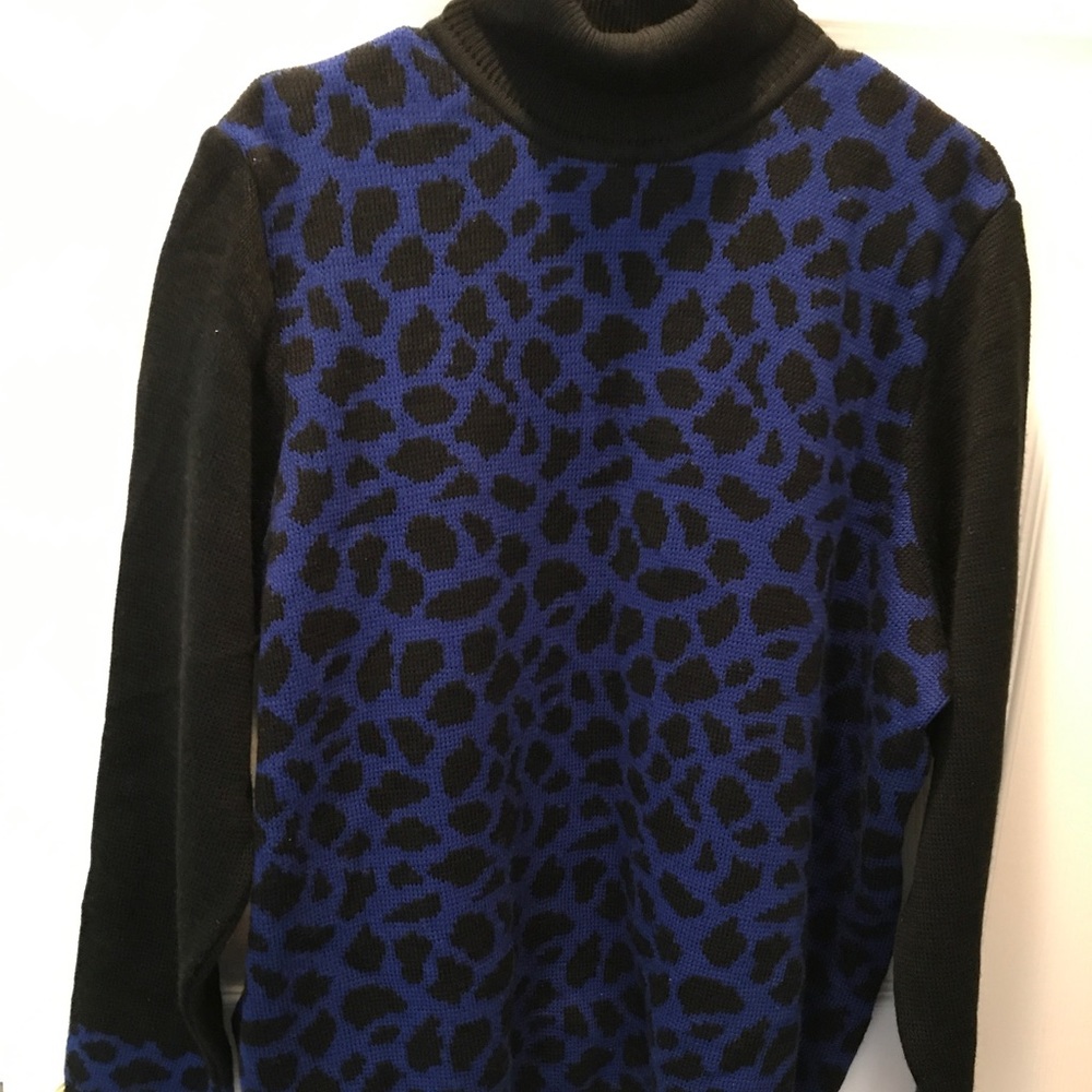 TURTLENECK SWEATER