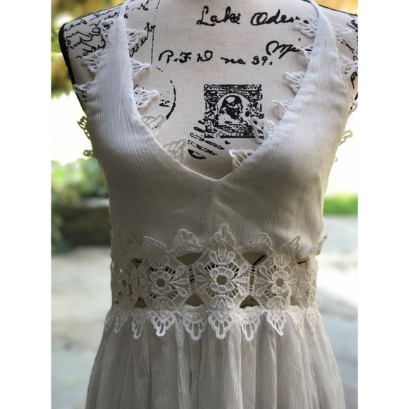 🆕LF || White Laced Cut-Out Dress - Picture 5 of 8