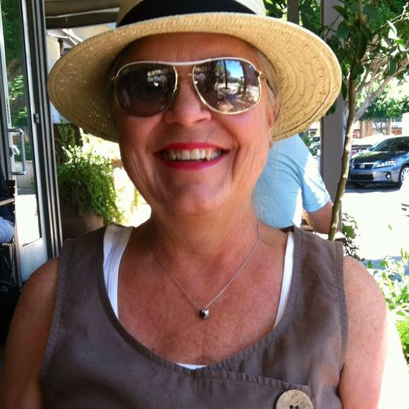 Meet your Posher, Brenda - Picture 1 of 1