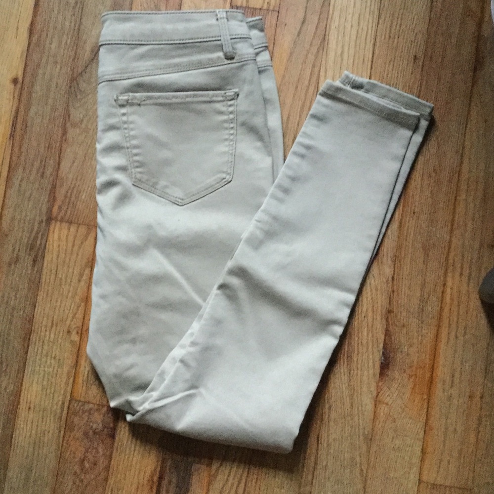 KHAKI JEGGIN