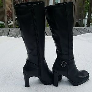 NEW black platform leather boots by Skechers