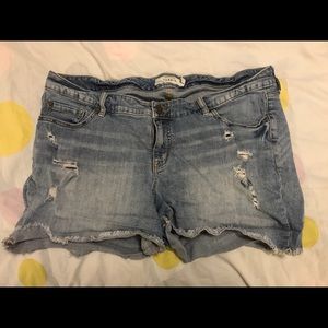Torrid distressed Jean shorts Size 20
