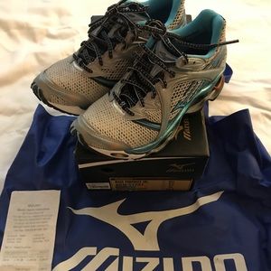 Womens Mizuno Wave Prophecy running shoes