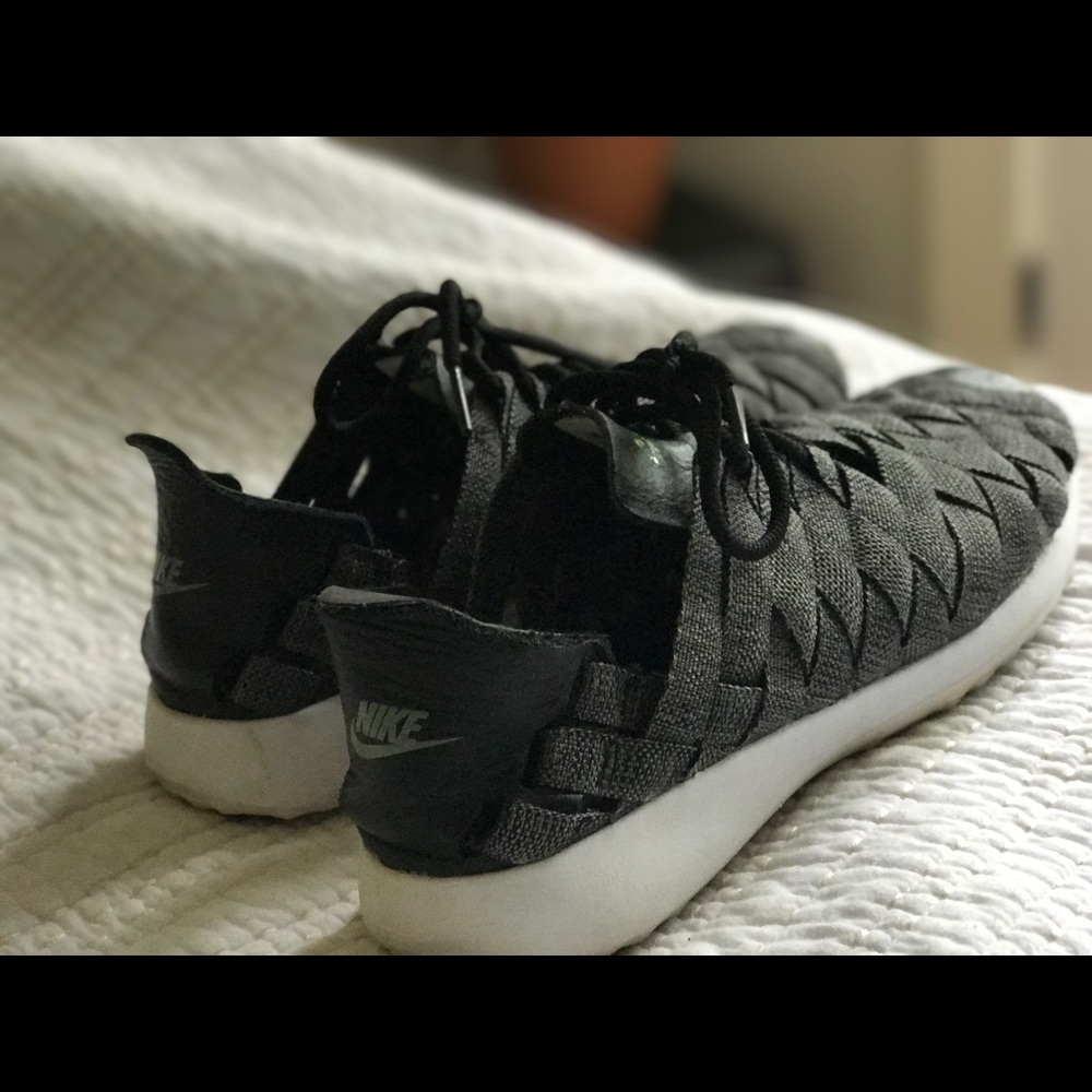Nike Women's juvenate sneaker