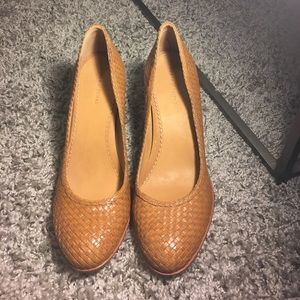 woven pumps