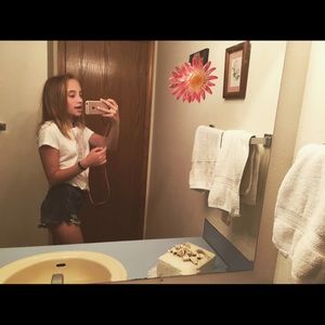 Meet your Posher, Ella