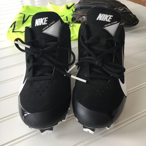 Nike Baseball Cleats - Picture 3 of 4