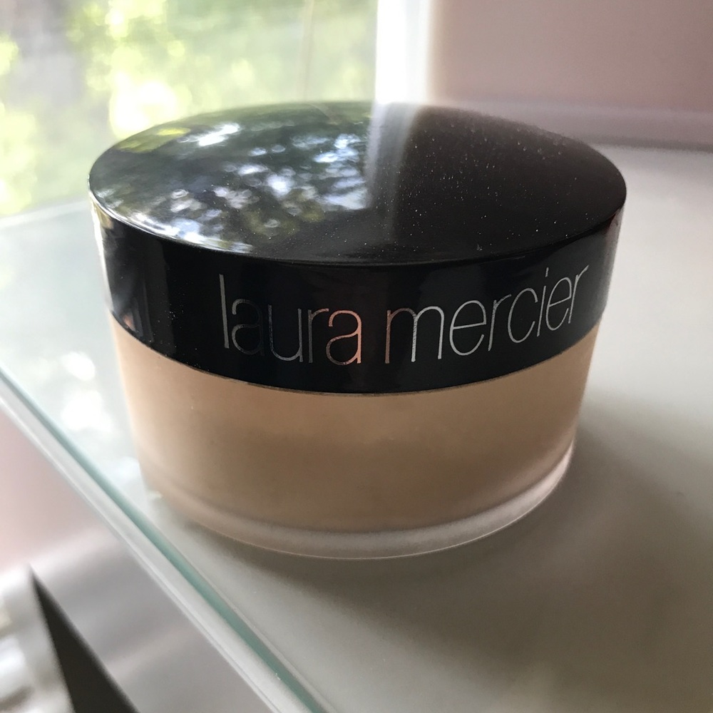 Laura Mercier powder