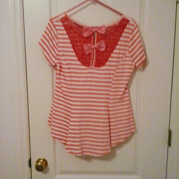 Pink and white striped top with lace bow design - Picture 1 of 4