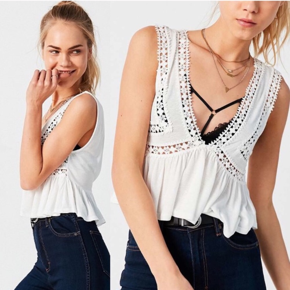 Kimchi blue SUPER cute crochet deep cut crop tank