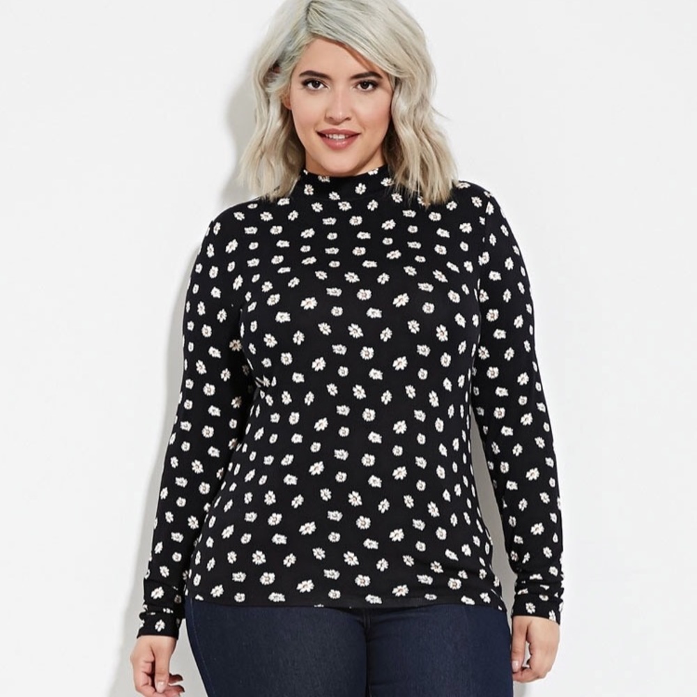 🚫🚫SOLD🚫🚫Plus size Daisy turtleneck top🌼