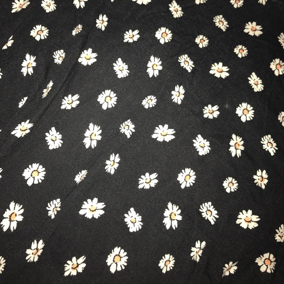 🚫🚫SOLD🚫🚫Plus size Daisy turtleneck top🌼 - Picture 2 of 3