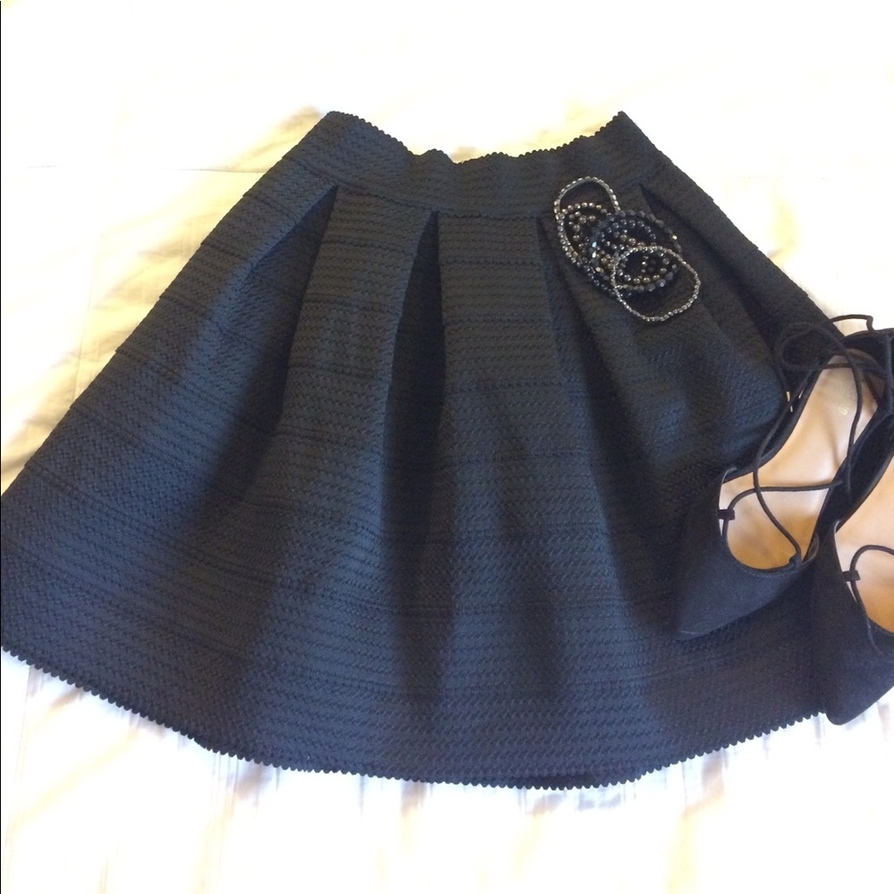 Black pleated high waisted skirt