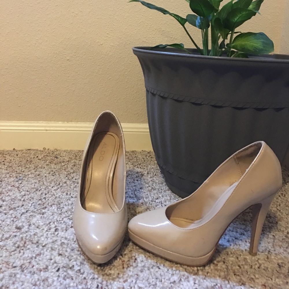 Aldo nude pumps!