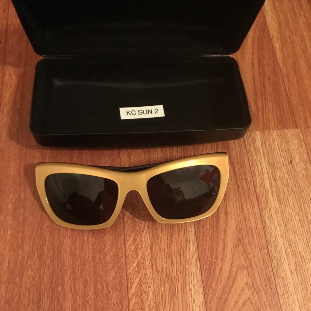 Kenneth Cole sun glasses with case