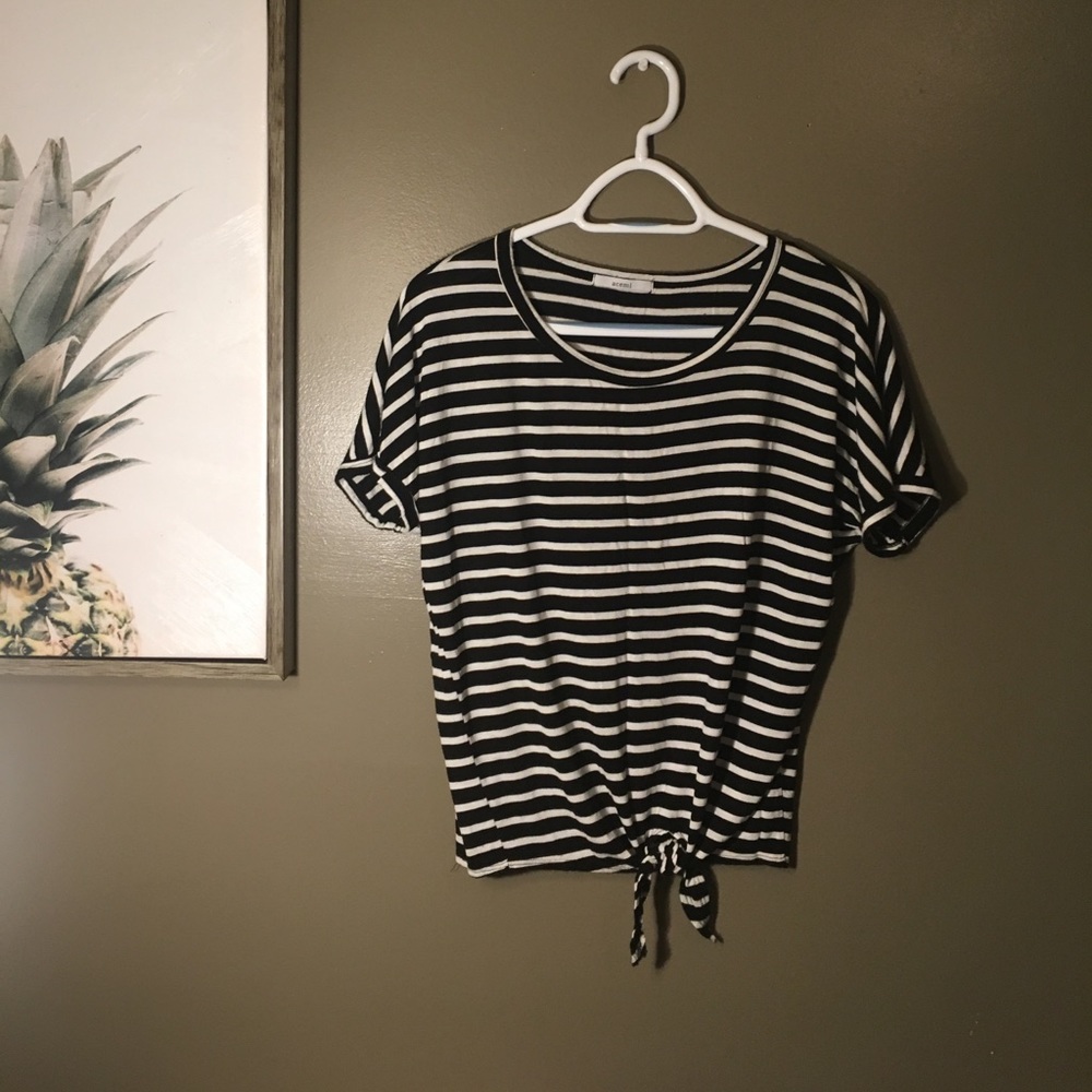 Black and white striped relaxed fit T by Acemi