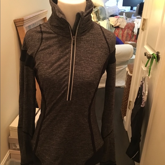 lululemon athletica Tops - Lululemon zip long sleeve top w/ built in gloves