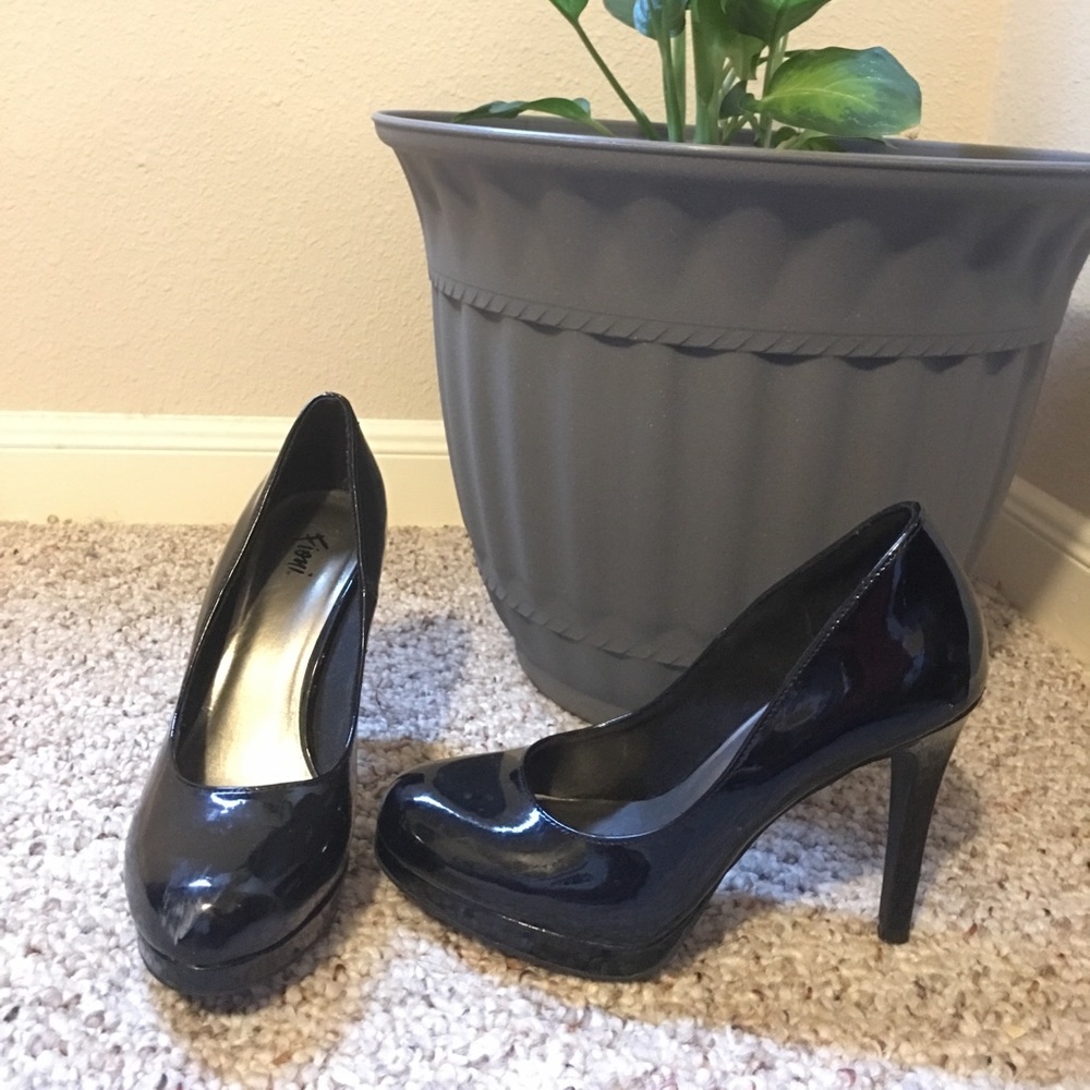 Black pumps!