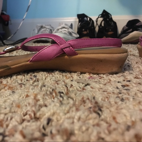 Impo Sandals with slight wedge size 7.5-8 - Picture 2 of 2