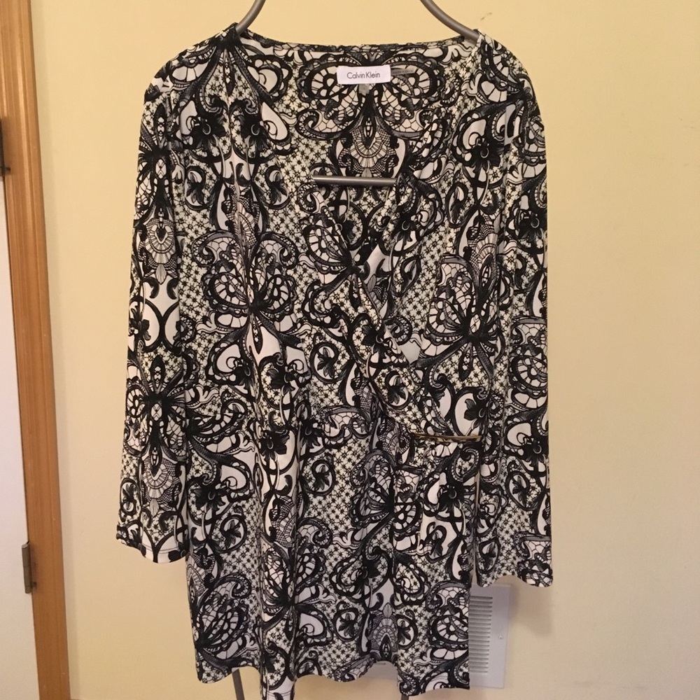 Stylish blouse worn once