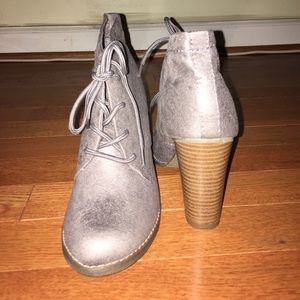 Gray booties, size 6