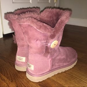 UGG Bailey Button Short in 'Port' BARELY WORN