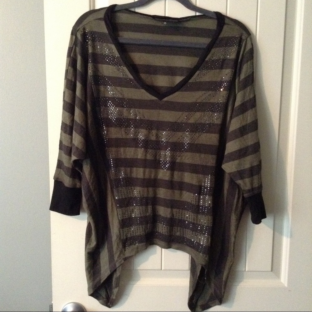 Miss Me Shark Hem Top