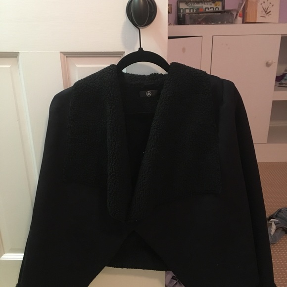Missguided faux shearling waterfall black coat - Picture 3 of 3
