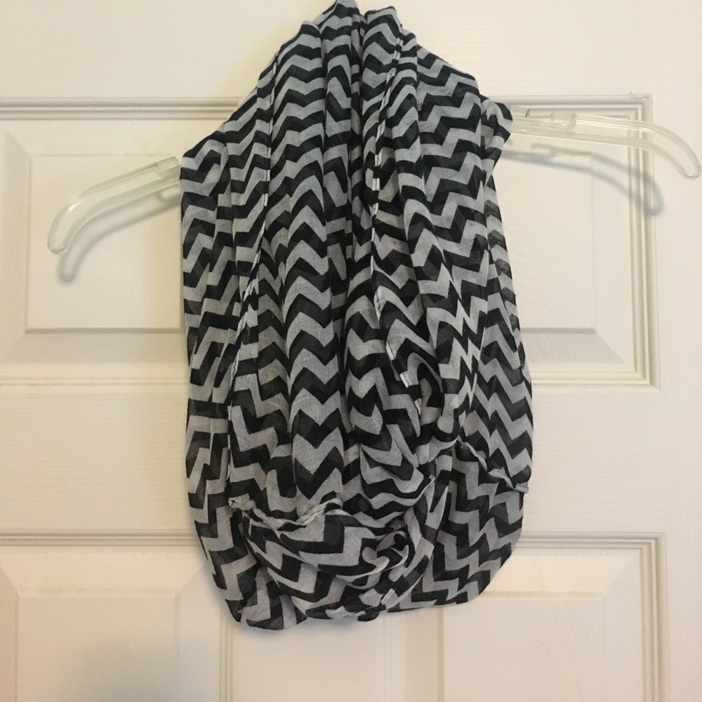 Zig Zag Patterned Infinity Scarf