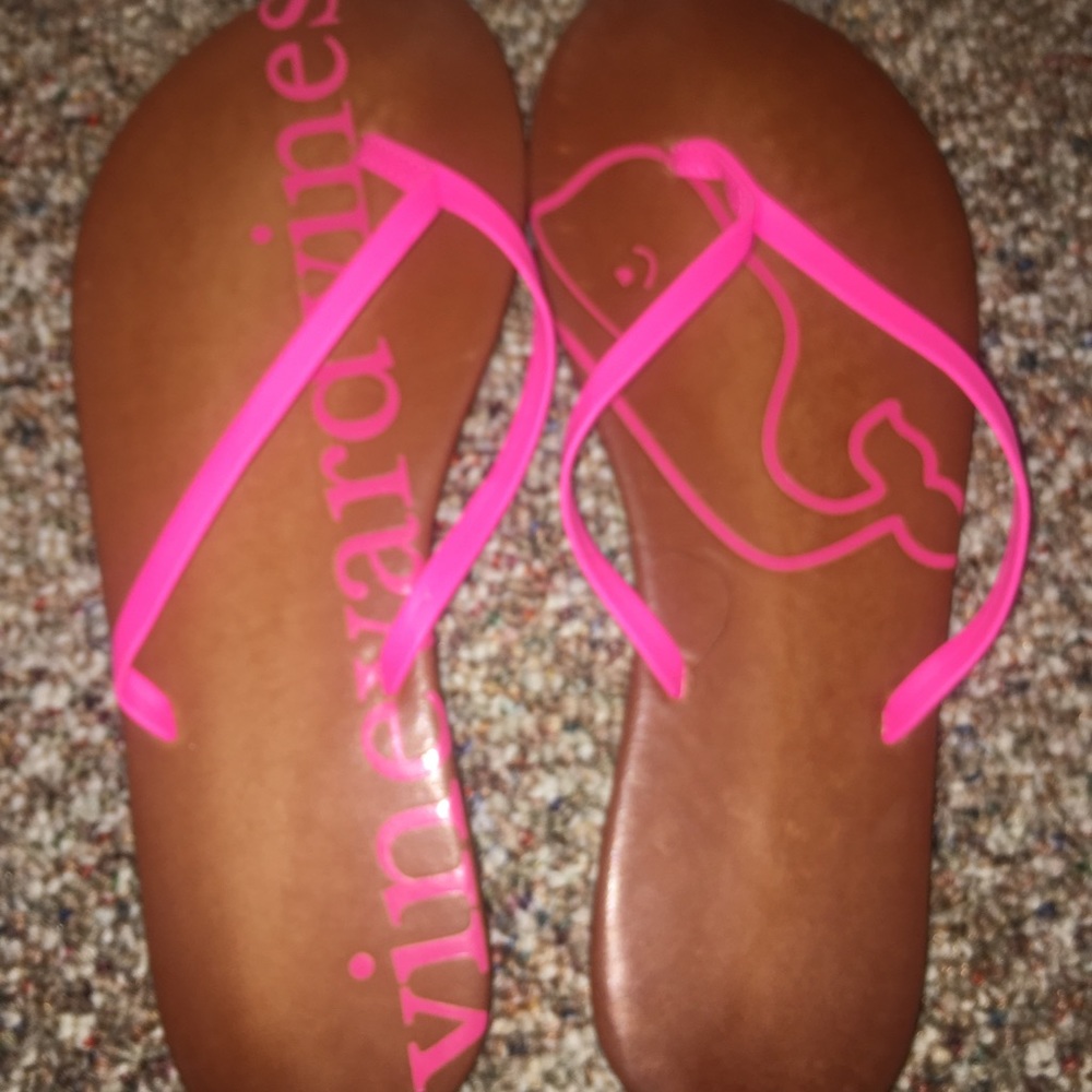 Vineyard Vines flip flops