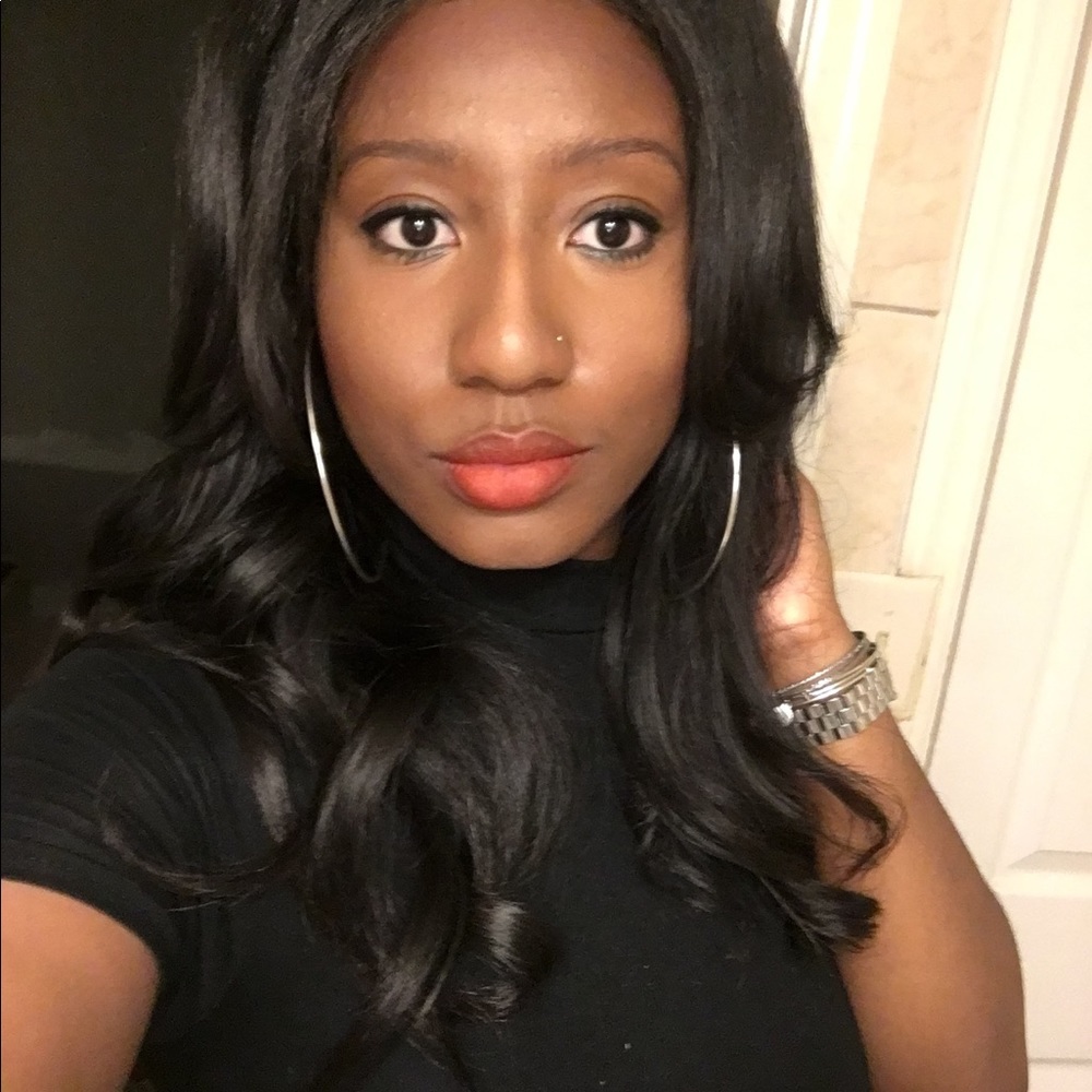 Meet your Posher, Desiree!
