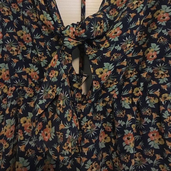 Blush Floral Romper - Picture 2 of 4