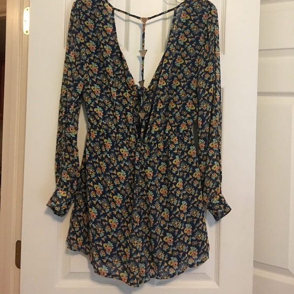 Blush Floral Romper - Picture 3 of 4