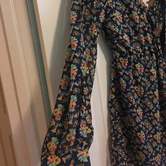 Blush Floral Romper - Picture 4 of 4