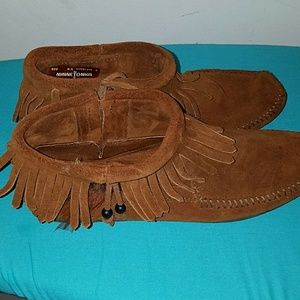 Minnetonka moccasins. Sz. 8.5