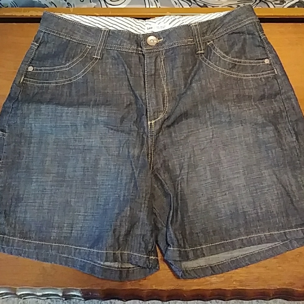 Cute cargo style jean shorts