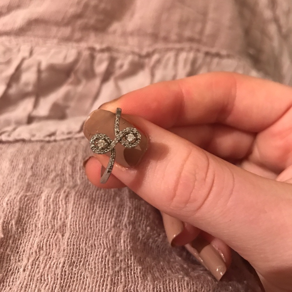 White gold and diamond infinity/s ring