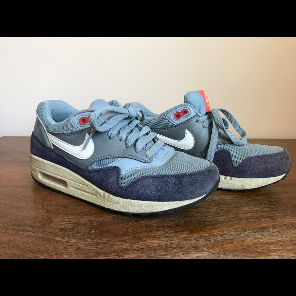 NIKE air max 1 essential sz 6.5 well loved comfyAF