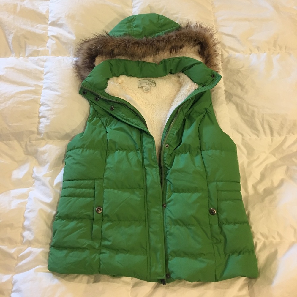 LIKE NEW Green Tea XL cold weather vest with hood